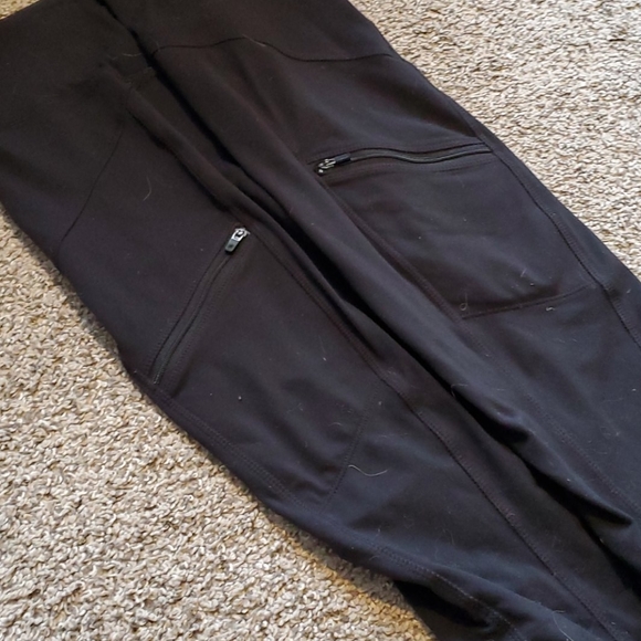 Trio Athleta Set. Leggings, capris, sports Bra - Picture 13 of 16